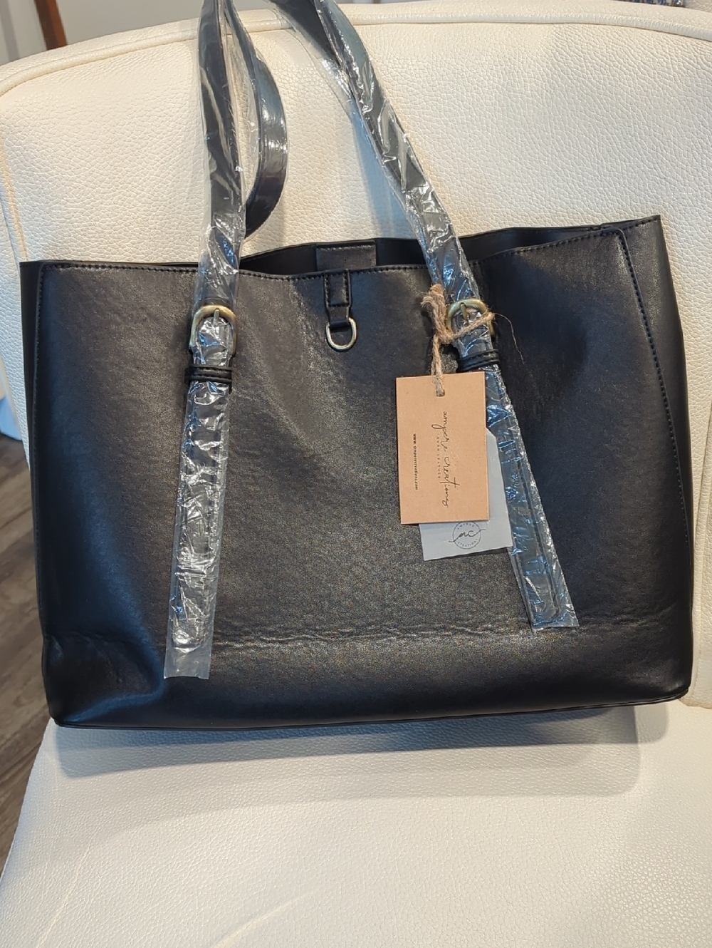 Elegant Black Tote Bag with D-Ring Accent